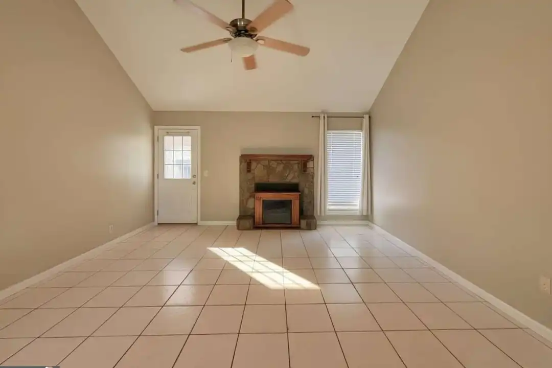 108 Crestwood Ct - View 5