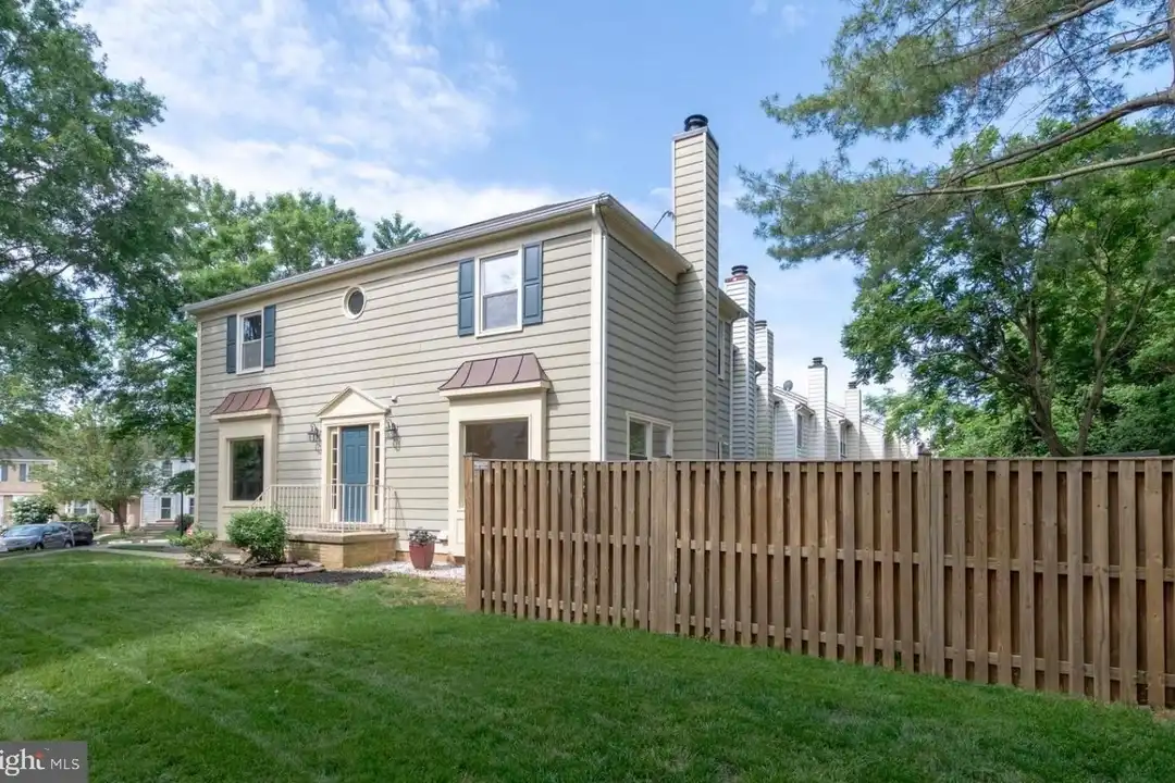 6120 Old Brentford Ct – photo 1