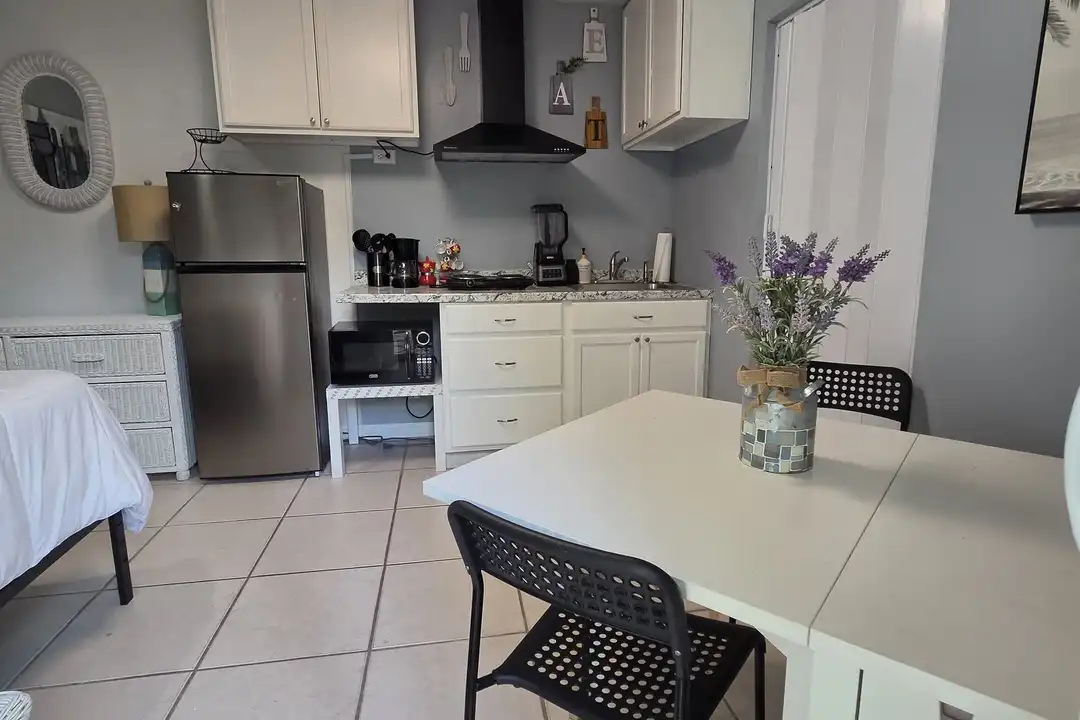 1668 NE 34th Dr – photo 1 of 10