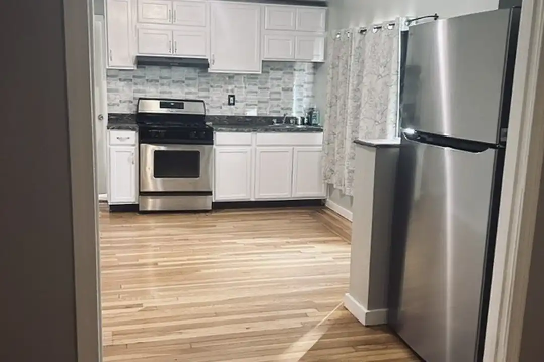 Apartment in Revere - View 3