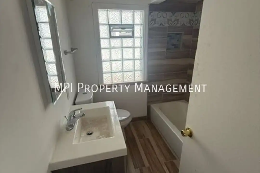 4619A W Fond du Lac Ave – pohled 4