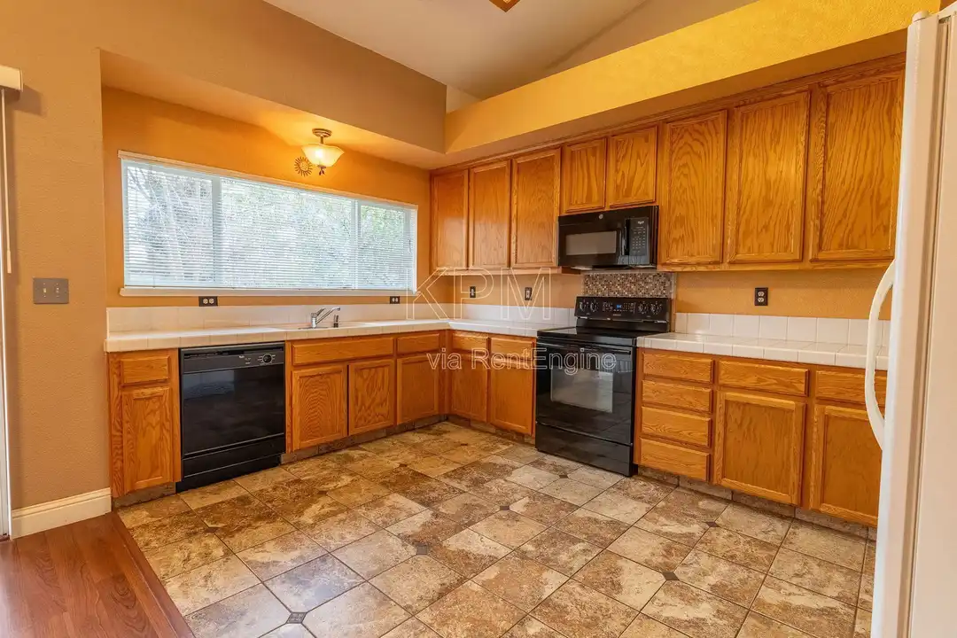 1106 Klemeyer Cir - More