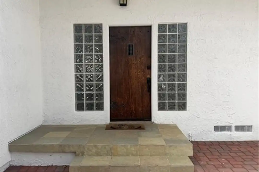 House in Los Angeles, Warner Center, Woodland Hills-Warner Center Neighborhood Council District - View 3