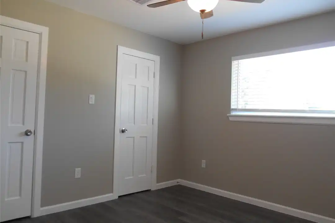 1547 Greenfield Rd - More