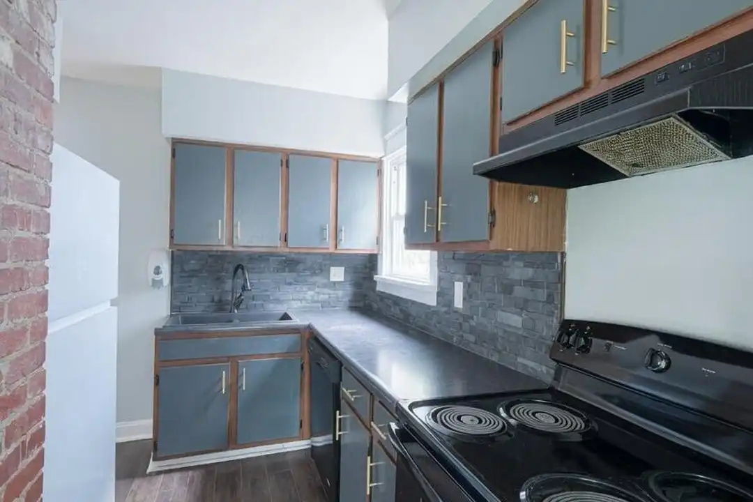 490 E Oakland Ave – photo 1