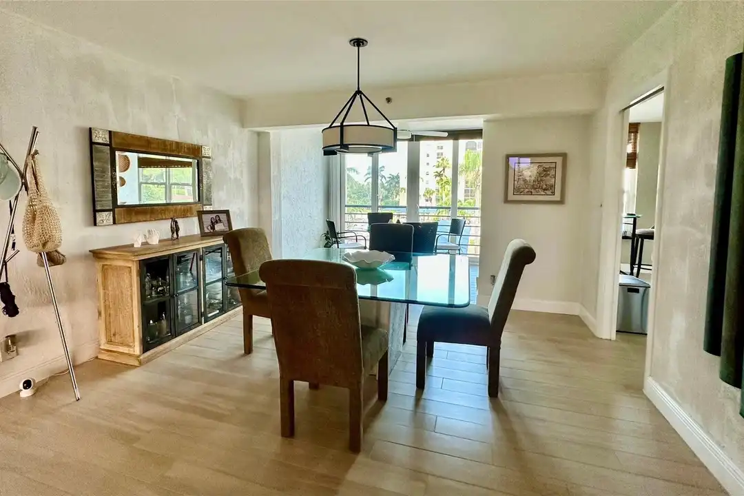 7582 Regency Lake Dr - View 5