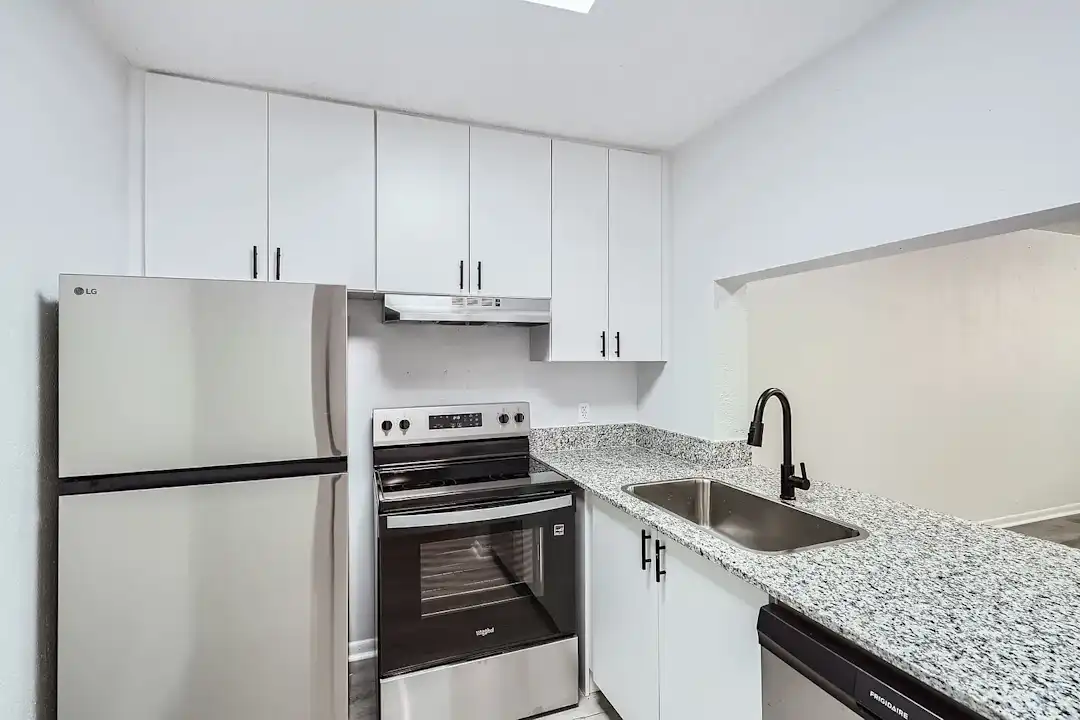 L’Appartement AMERICANA N/S Fooded P/O 215 West 90th Street #5A in Upper West Side, Manhattan
