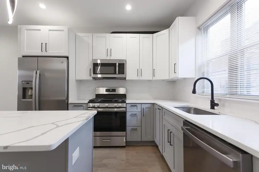 5126 Malcolm St - View 3