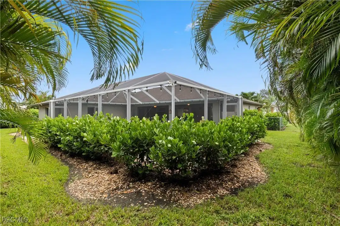 3425 SE 4th Ave - More