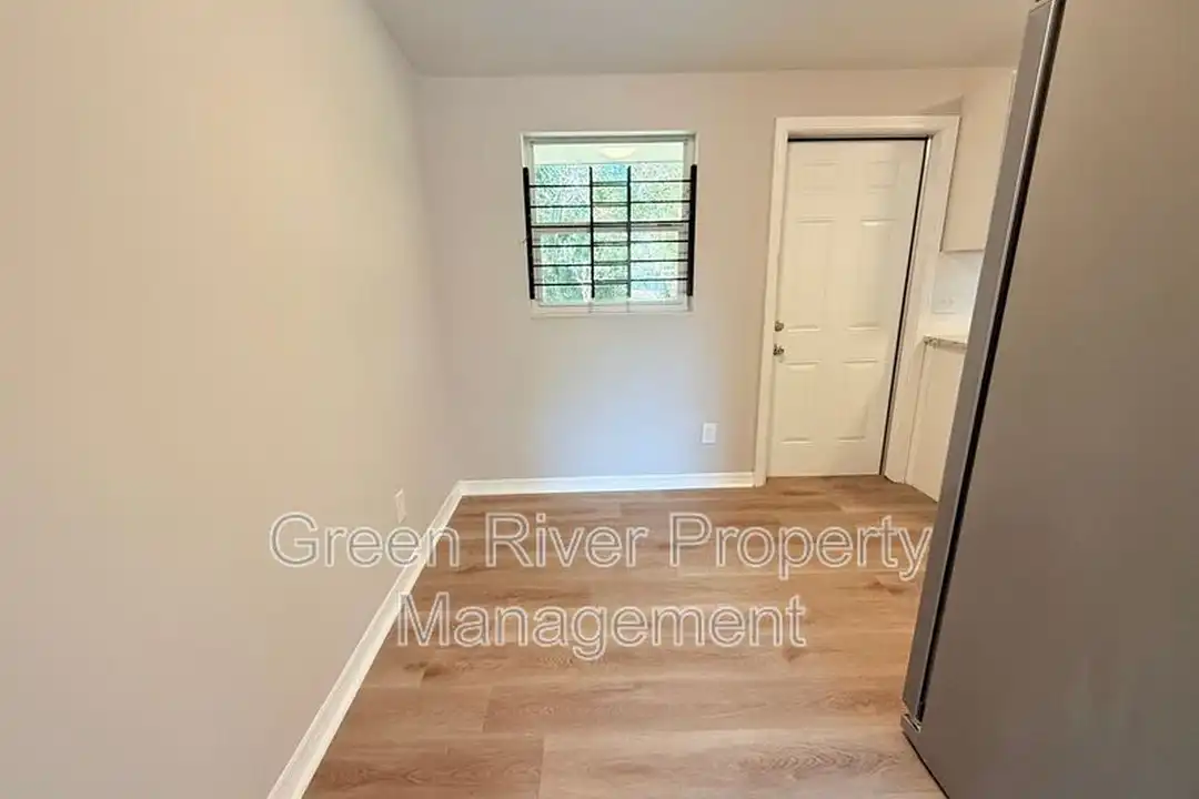 1033 Ake Ln – pohled 5