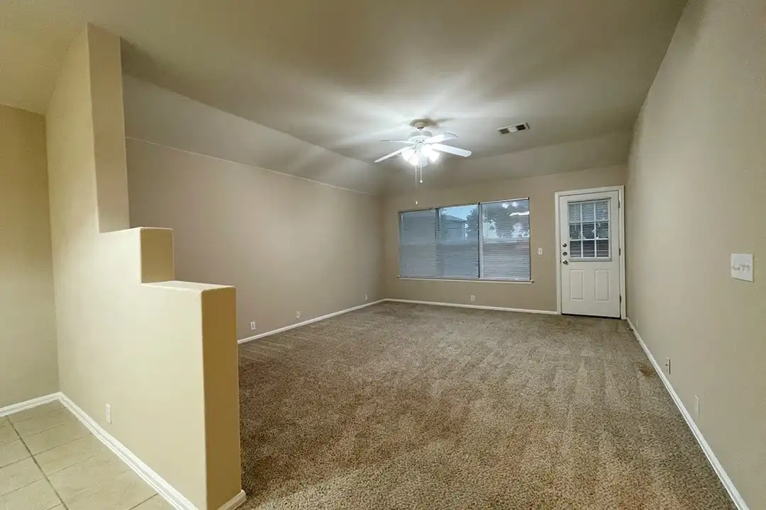 376 Spruce Dr - View 4