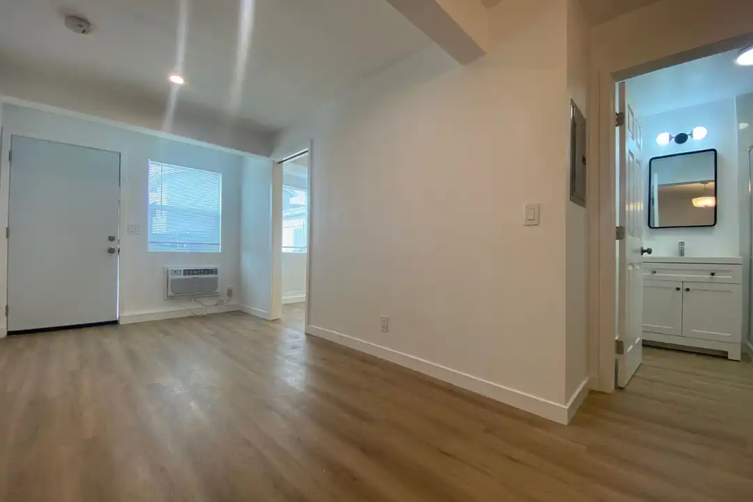 1641 S New Hampshire Ave unit 9 - View 5