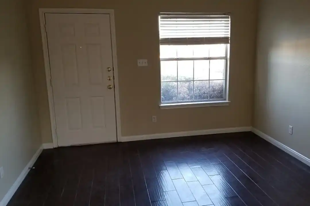 2801 Southampton Way - More