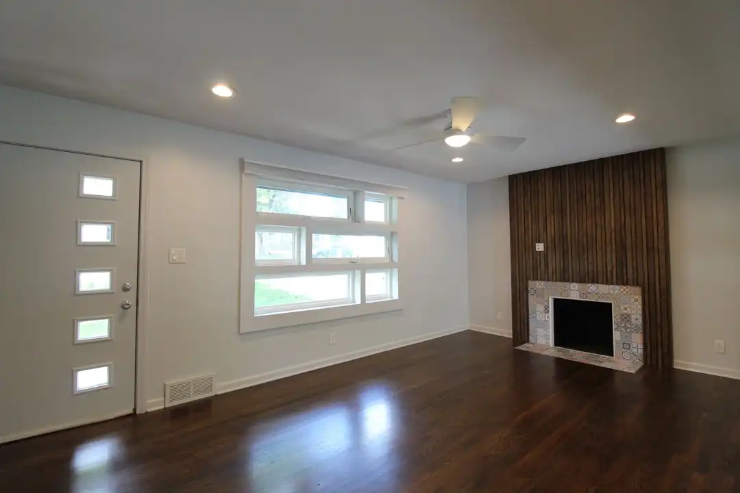 5739 Beverly Ln - View 3