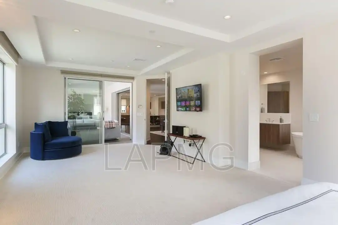 450 N Palm Dr unit # 206 - View 6