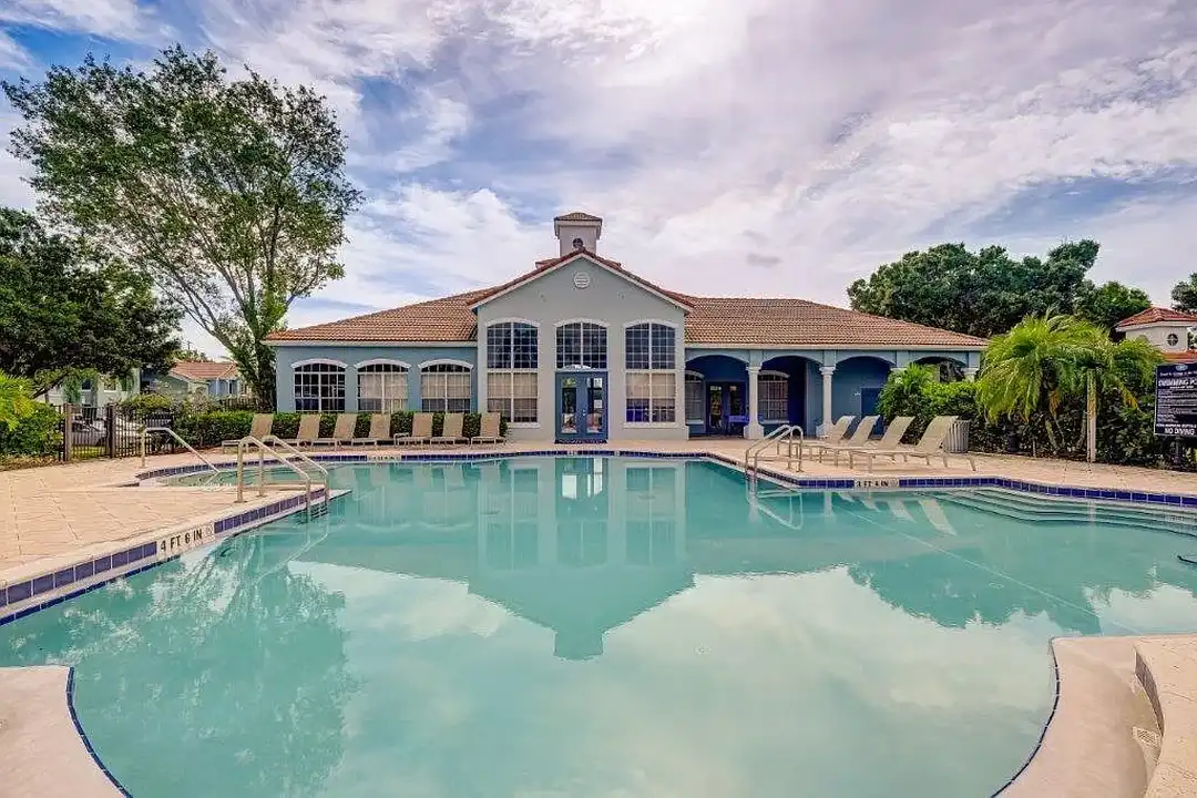 Royal St. George at the Villages Apartment Homes – photo 1