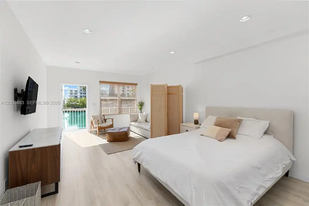 2445 Lake Pancoast Dr #M - View 2