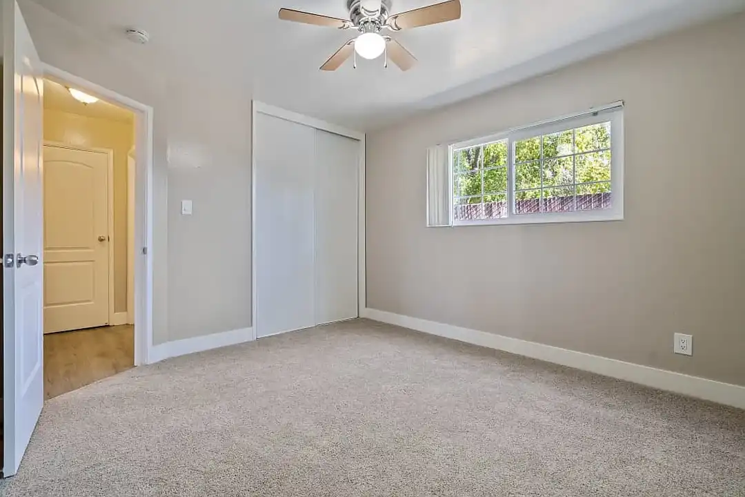 Royal Gardens Apartments – photo 1 of 7