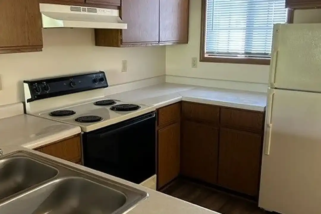 Lake Court Apartments - View 3