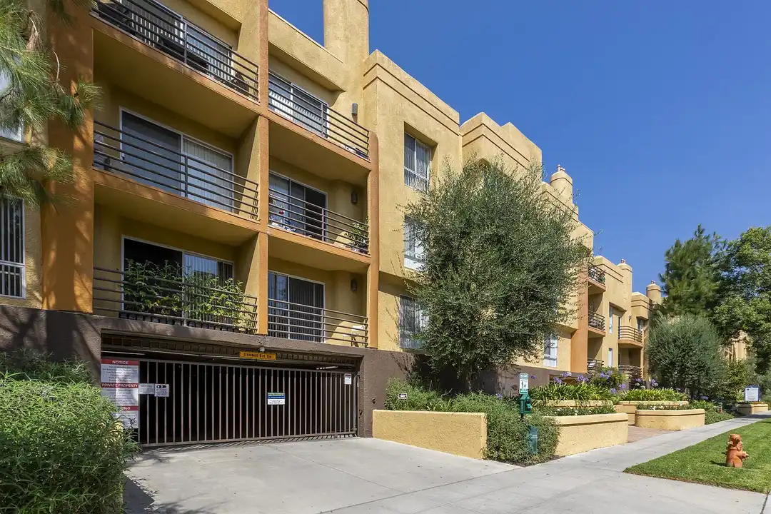 Toluca Terrace Apts. - View 4