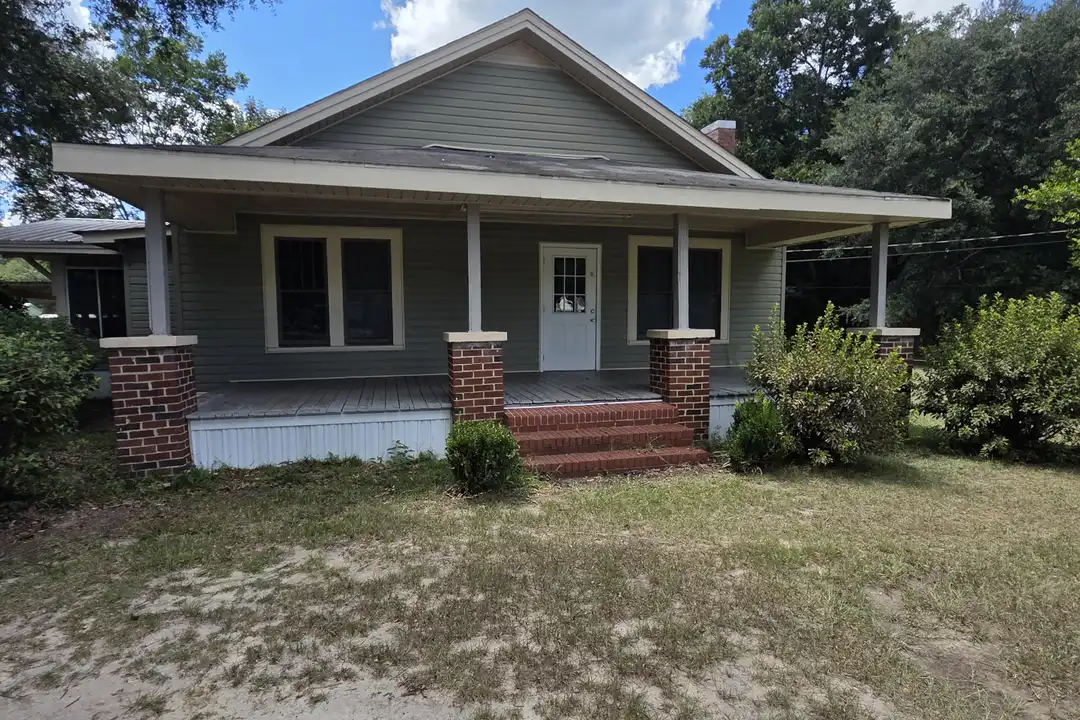 1119 N Broadway St – photo 1 of 12
