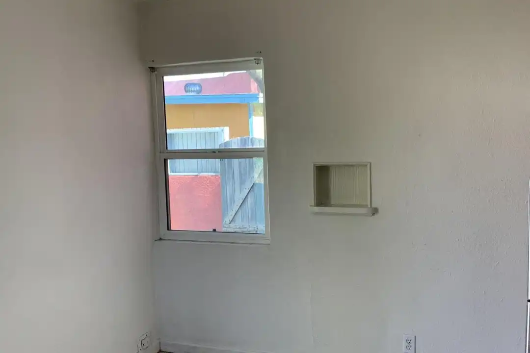 1005 E Water St unit 2 - More