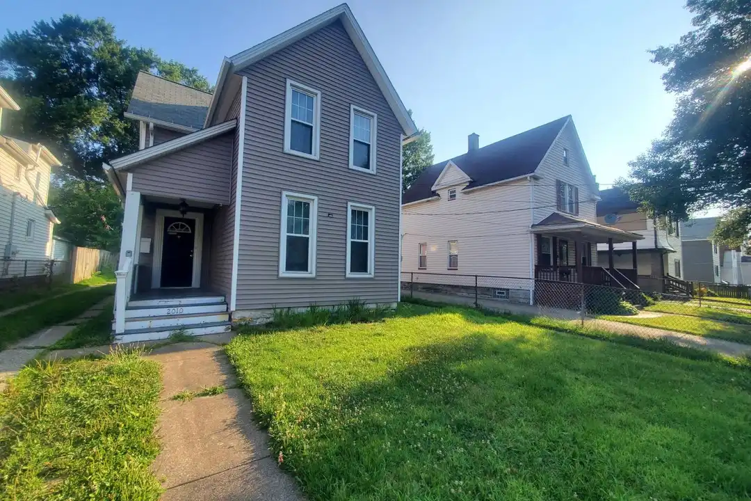 2010 Forestdale Ave unit 2010 Forestdale Ave -UP – photo 1