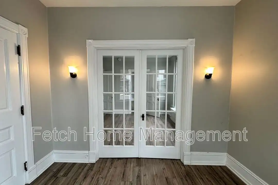 701 Walnut St unit 1 - View 4