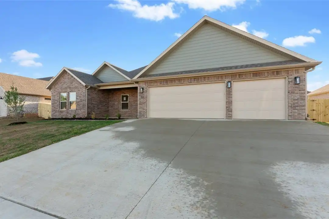 97 N Adler Ave – photo 1