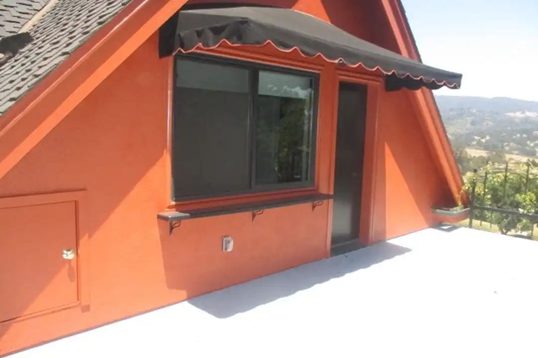 380 Whippet-Run unit Studio - View 3