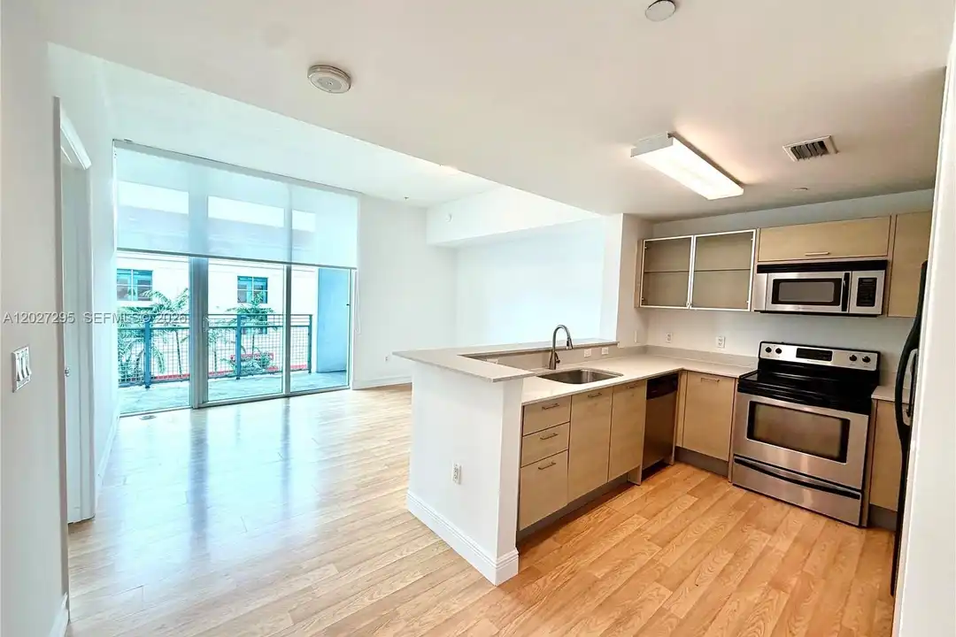 Apartment in Miami - View 5