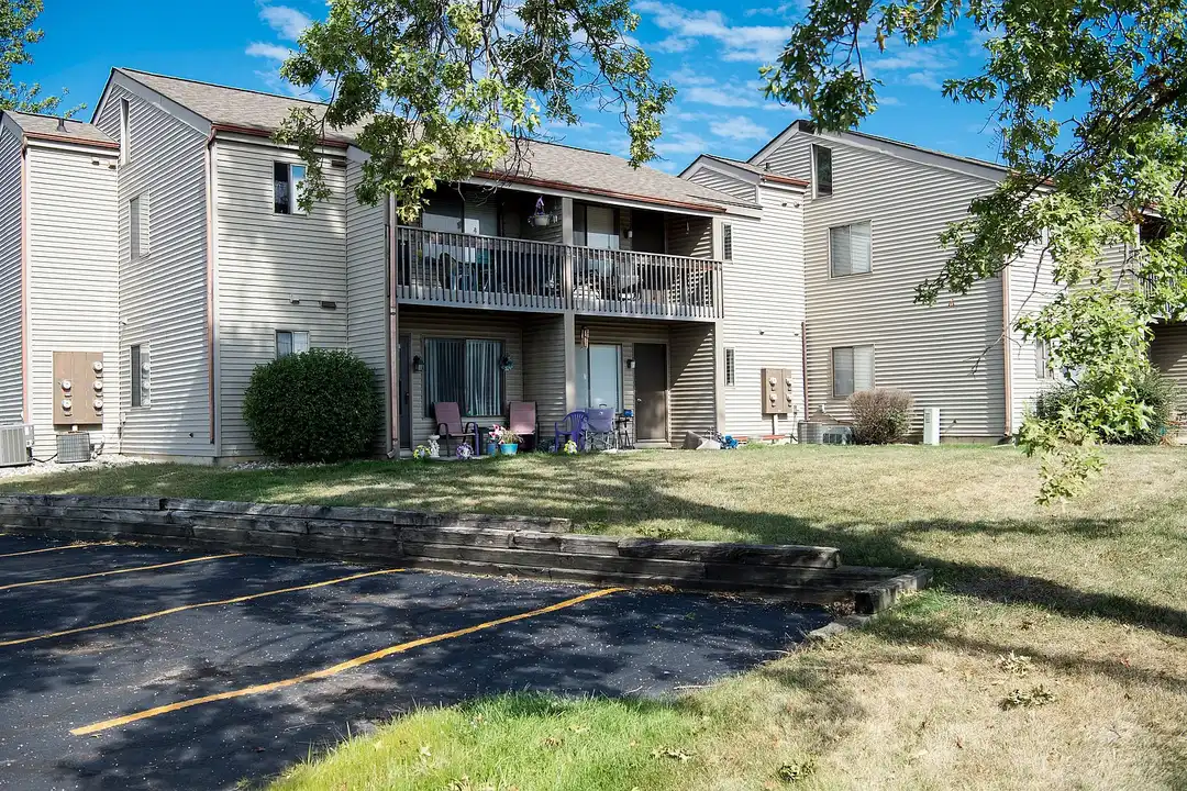 Brentwood Park Apartments – photo 1