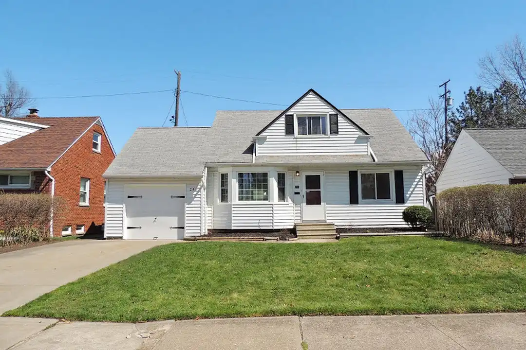 245 E 262nd St – photo 1