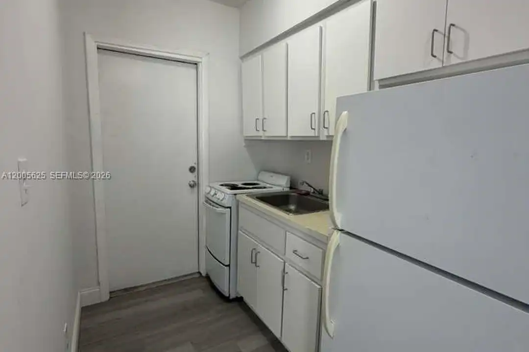 1628 SW 7th St unit 9 - View 5