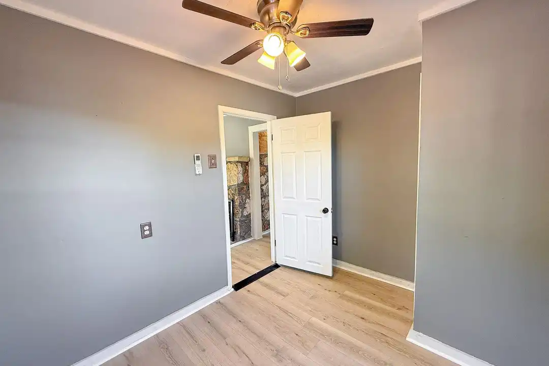 4936 University Ln - View 5
