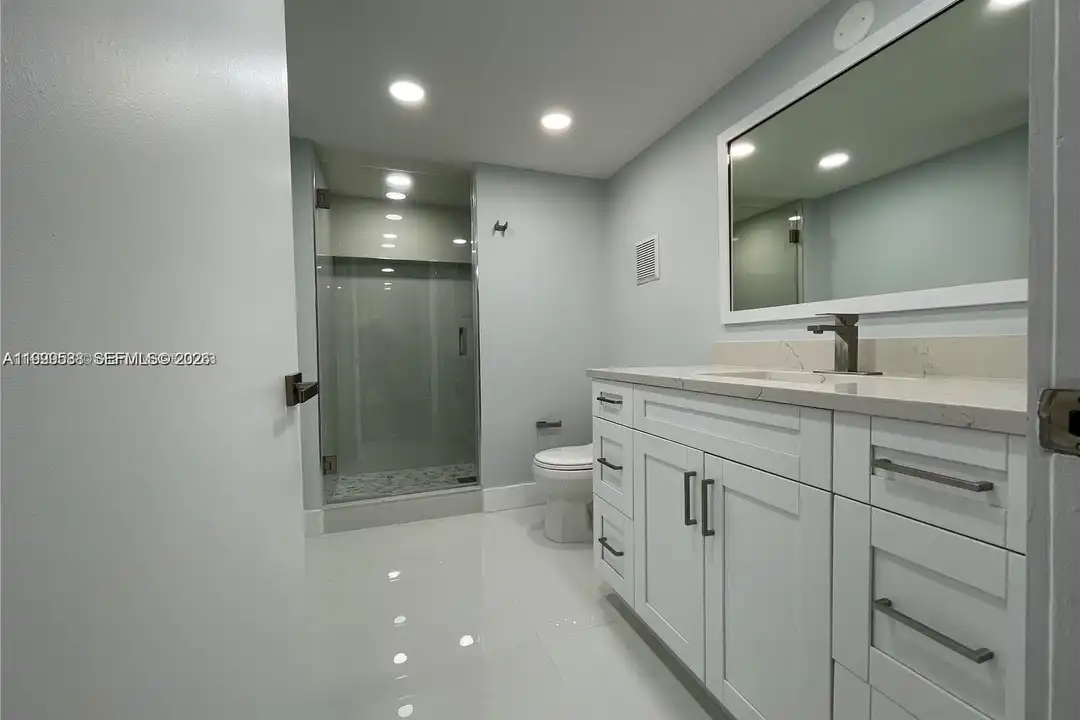 4725 SW 62nd Ave #103 - View 6