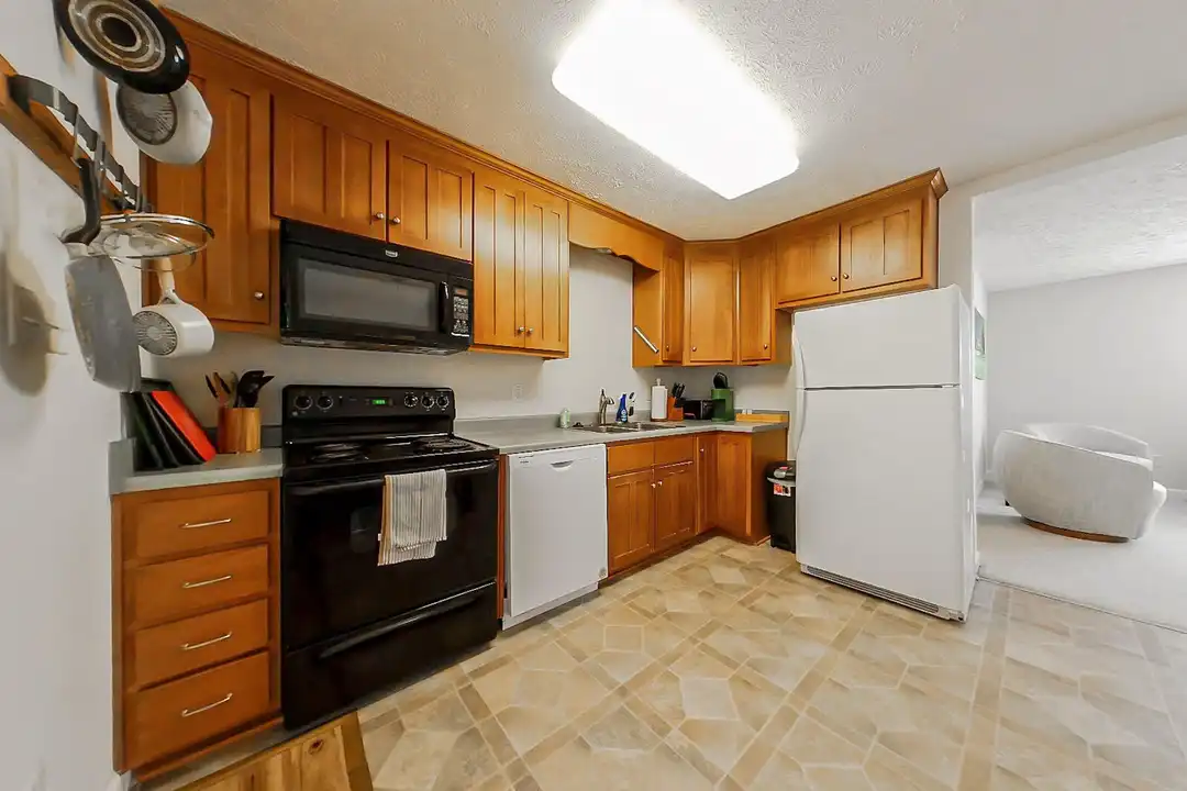 132 Charleston Row Blvd - More