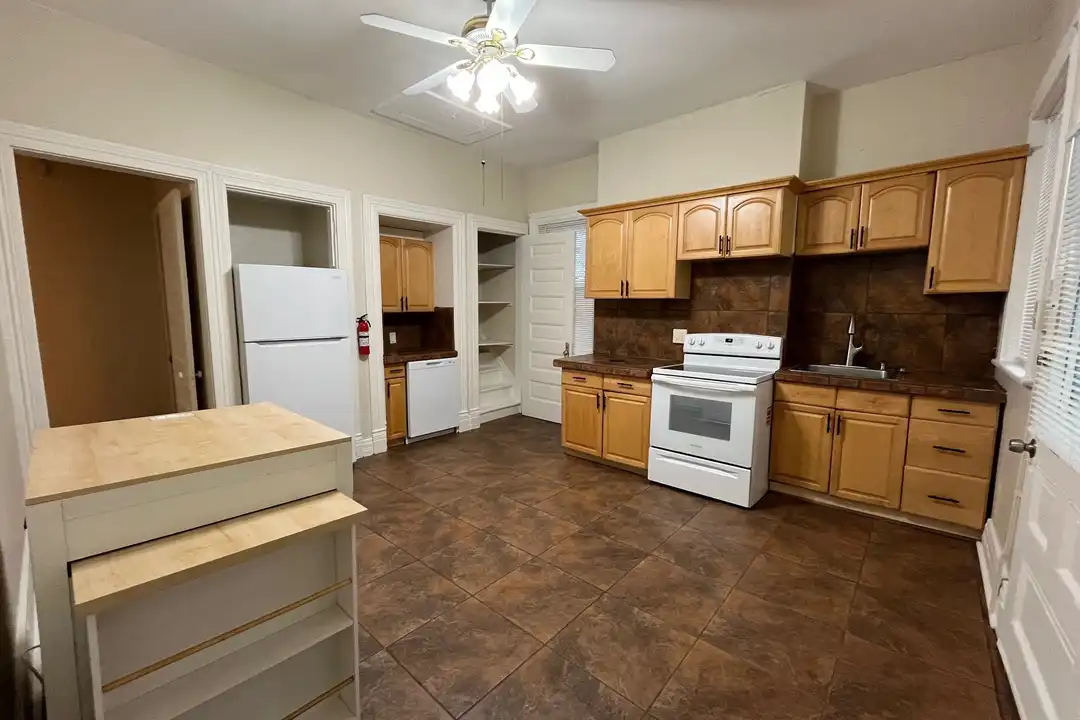 332 Stratford Ave unit # 1 – photo 1