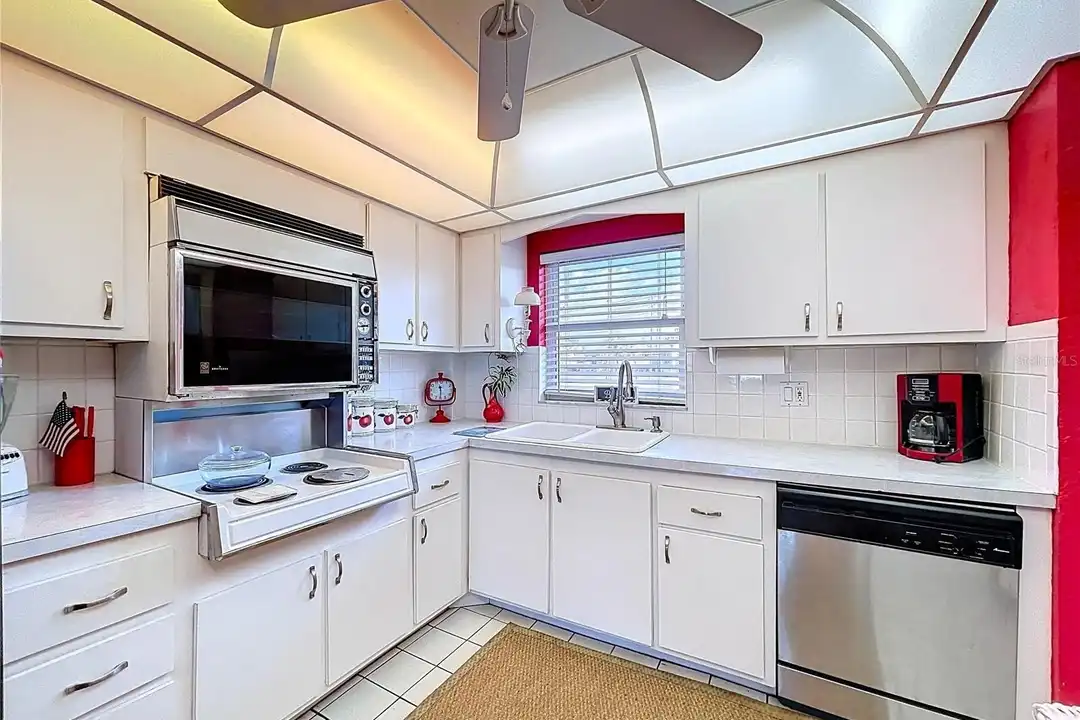 4650 Cove Cir #209 - View 4