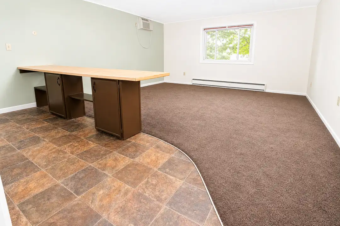 120 Foxwood Rd unit 18 – photo 1 of 9