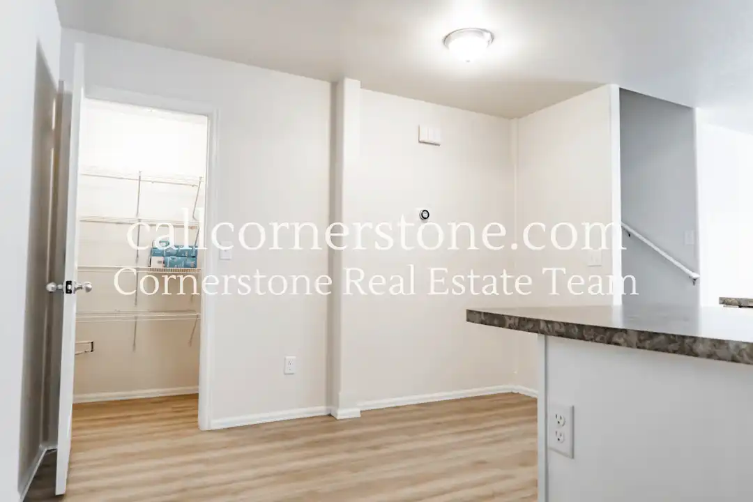 2138 Phillips Alley - More