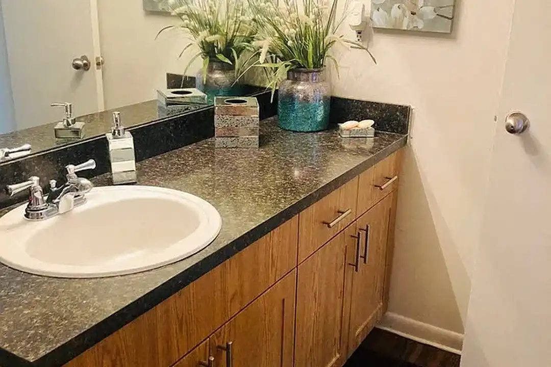 Brookside Manor Apartments – photo 1