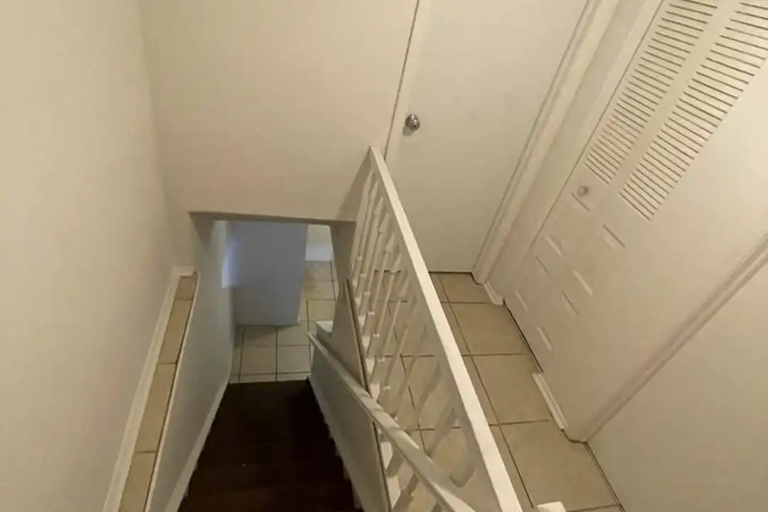 9424 Lexington Cir unit B - More