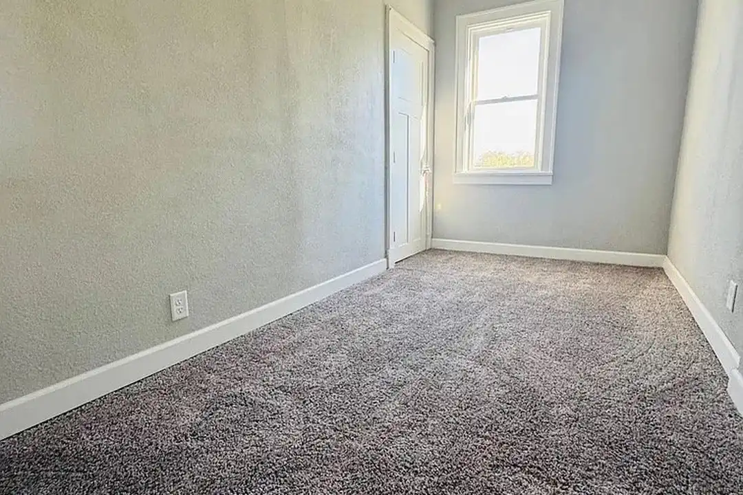 895 Clark St N unit 2 - View 5