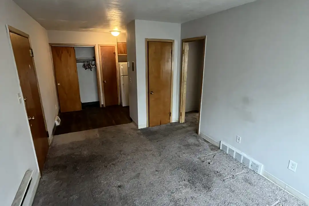 17745 Lakeshore Blvd unit 8 – photo 1