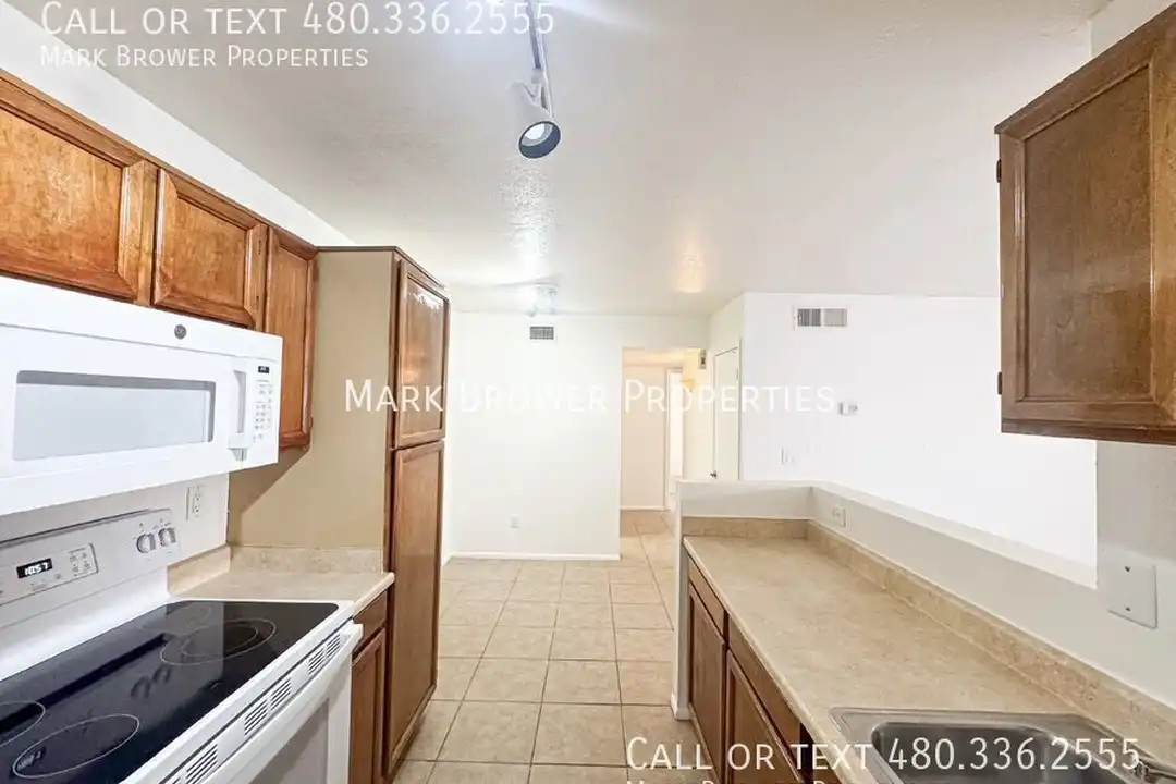 623 W Guadalupe Rd - More