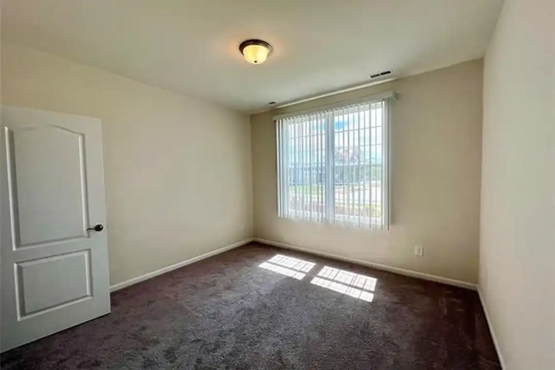 1113 Lark St #41 - View 3