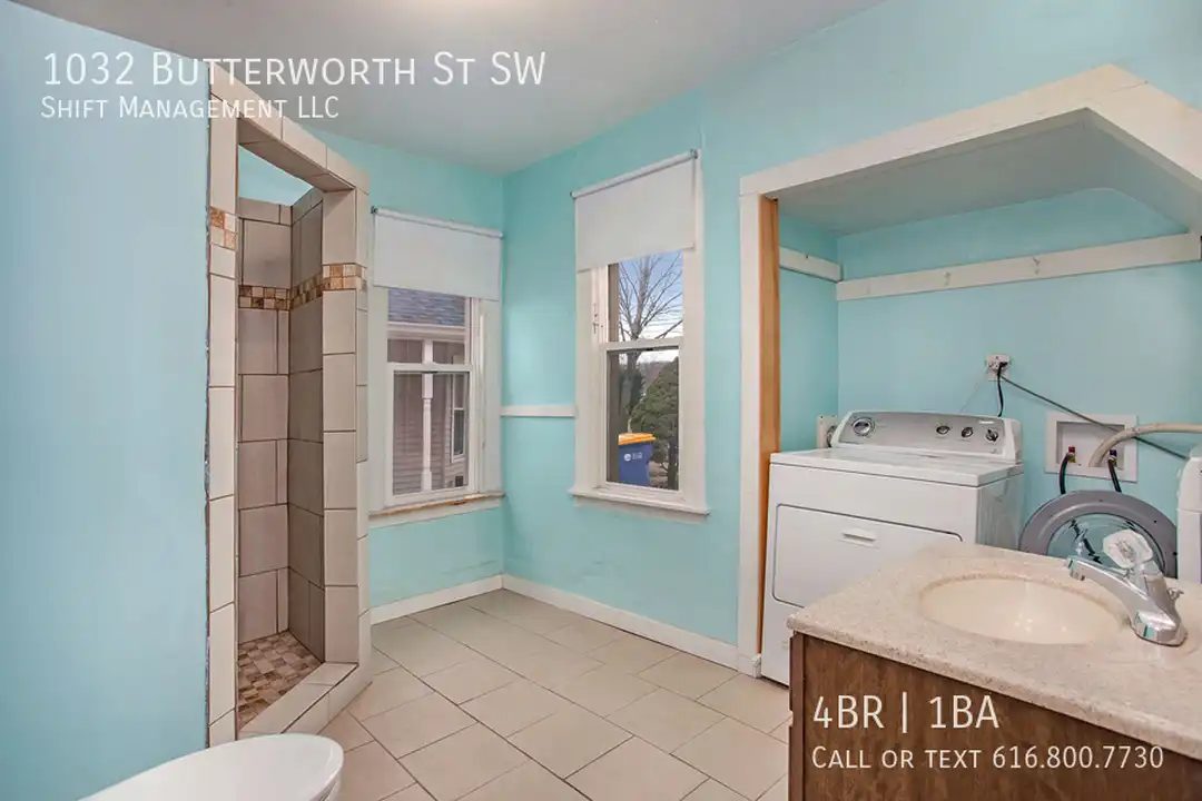 1032 Butterworth St SW - View 6