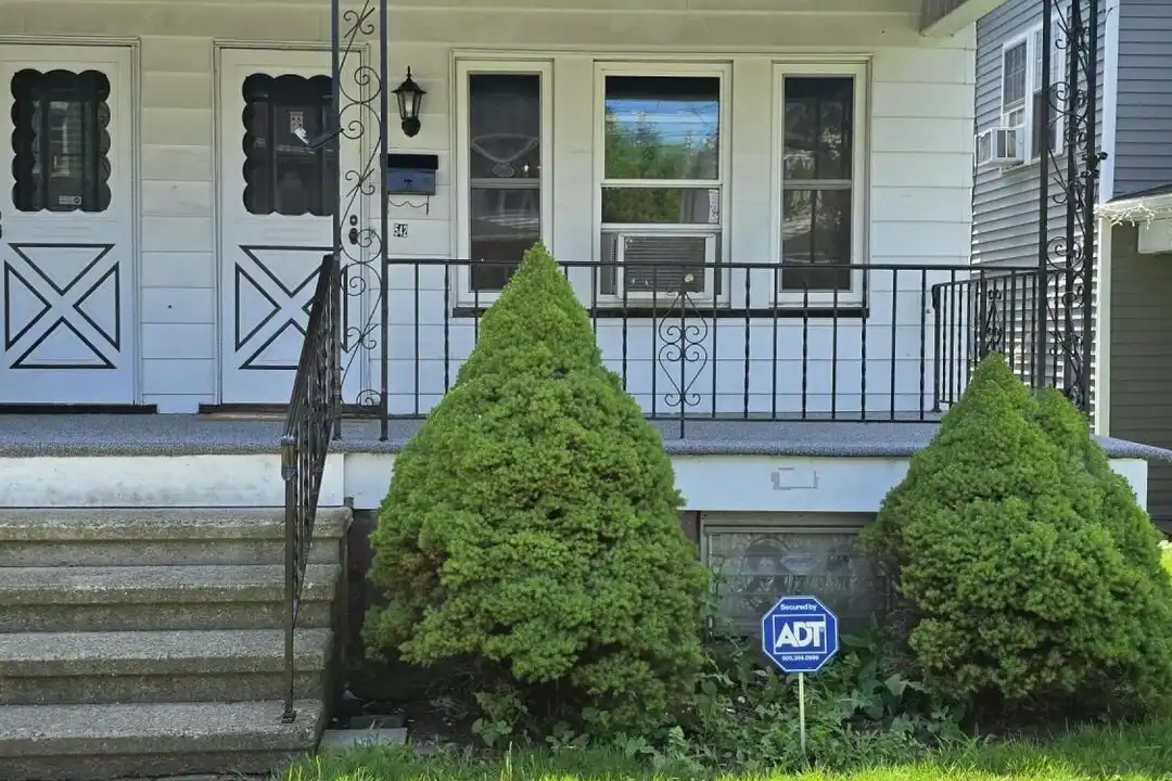 542 Deacon St – photo 1