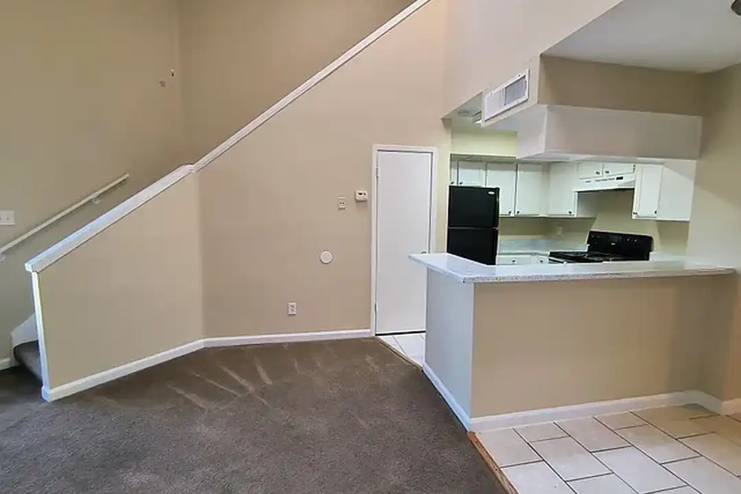 PLAZA VERDE CONDOS – photo 1